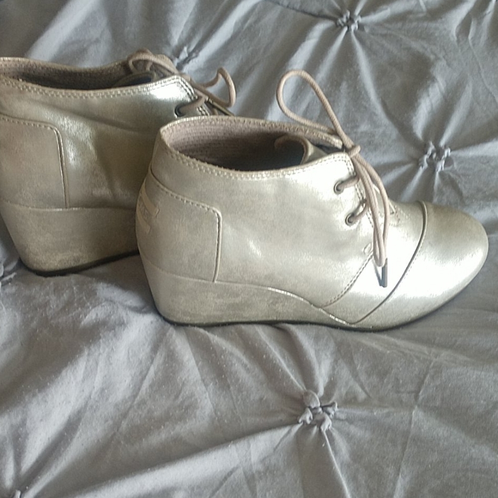 Toms size 8 Silver/Gold Booties